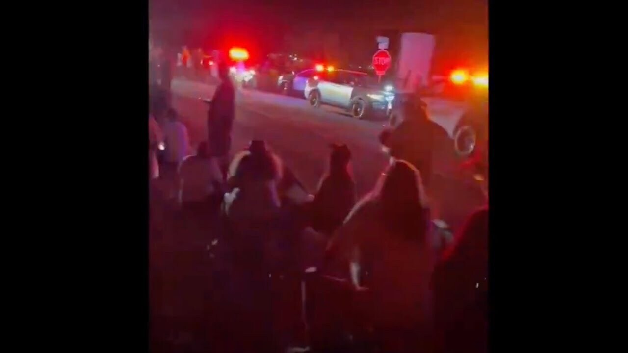 Trump Rally California Stranded Trump Rally attendees get stranded because Trump didn't pay the bus ...