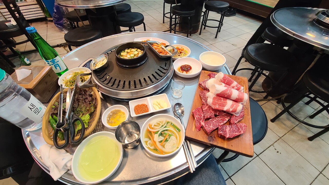 블라인드 | 블라블라: 독거노인 혼자 저녁 먹는다