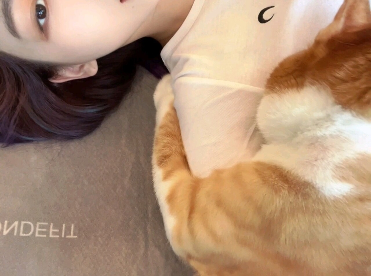 블라인드 | 블라블라: 카리나 겨드랑이에 코박죽하는 떼껄룩