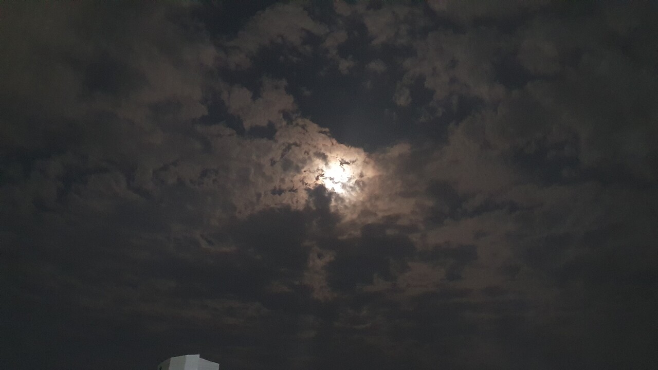 블라인드 | 블라블라: 달 엄청 밝다
