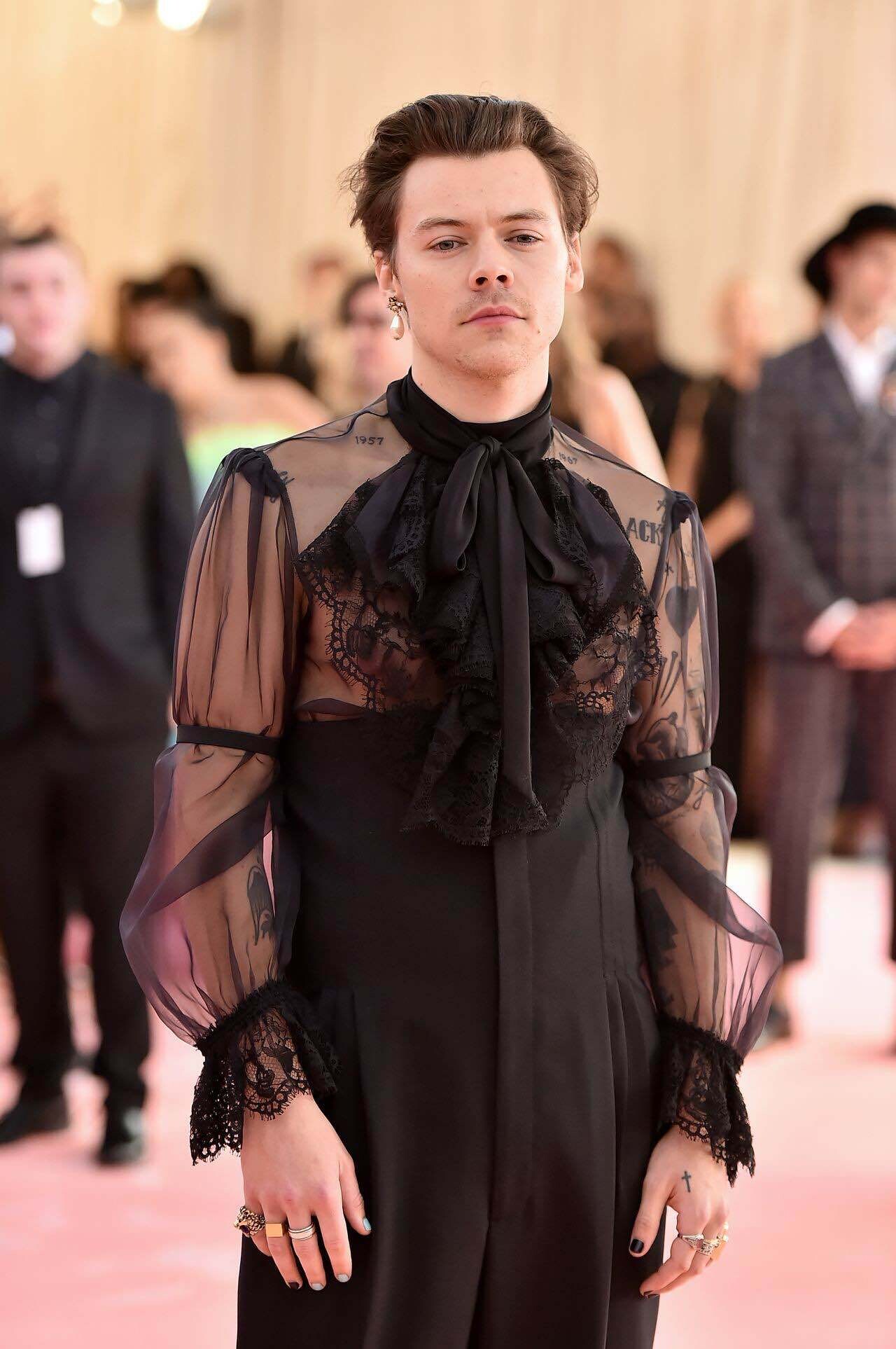 A Man in a Dress is Peak Masculinity | Misc. - Blind