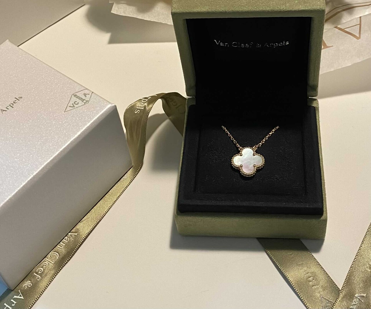 새제품) 반클리프 알함브라 빈티지 옐로우골드 마더펄