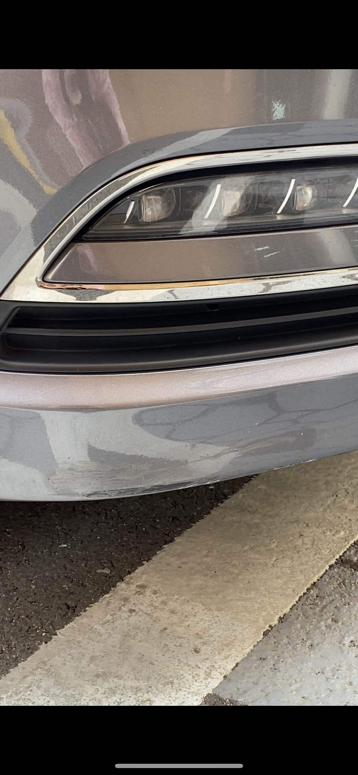 차 긁힌것좀..봐줘여