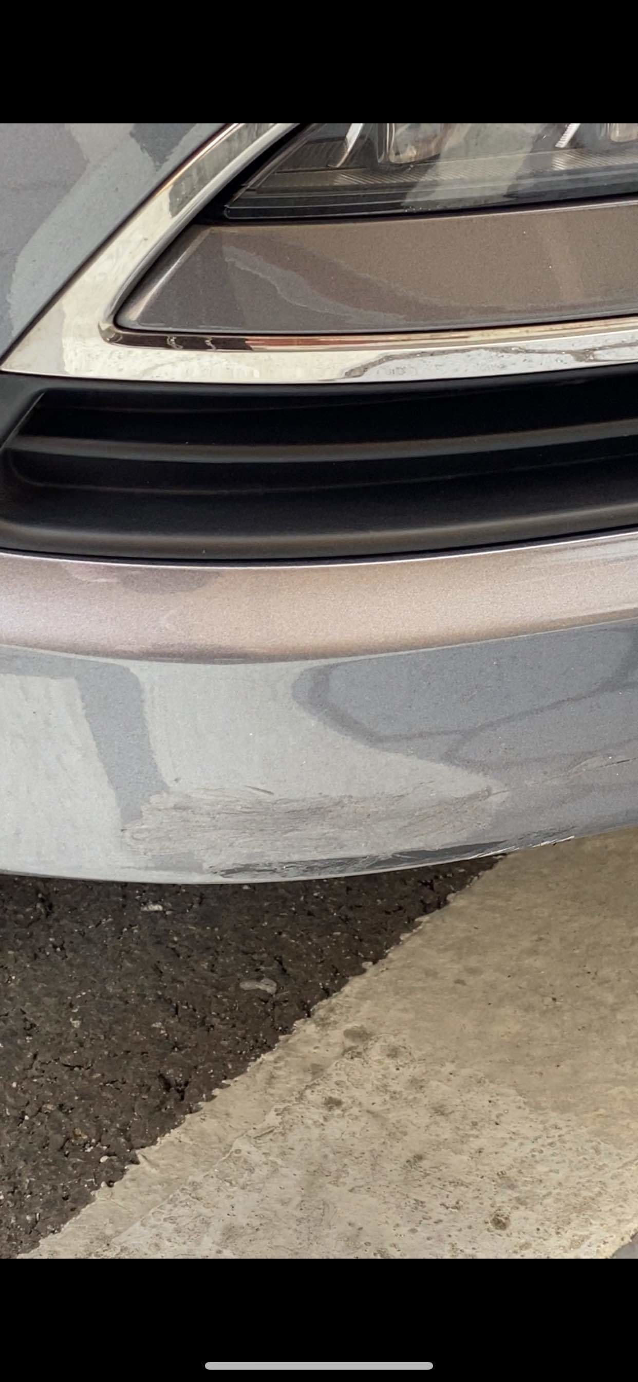 차 긁힌것좀..봐줘여