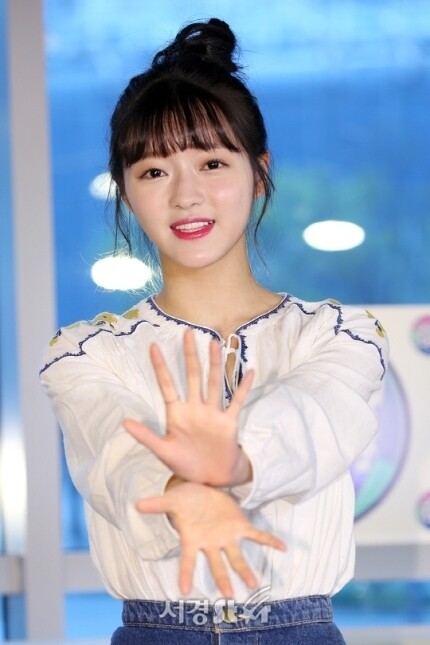 블라인드 | 패션·뷰티: 오마이걸 유아 얼굴 뭐한 걸까?