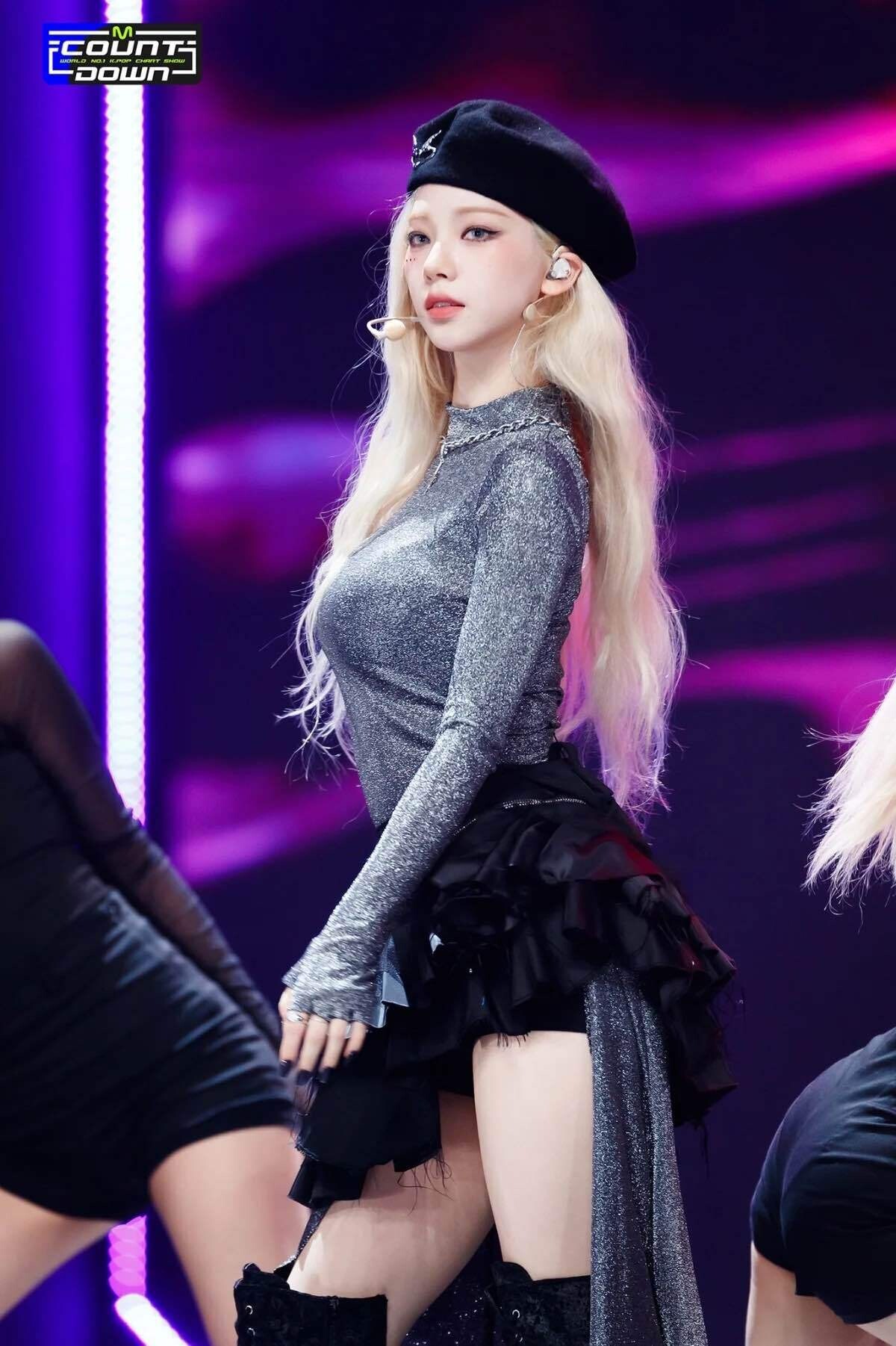 블라인드 | 블라블라: 카리나 ㅁㅊ