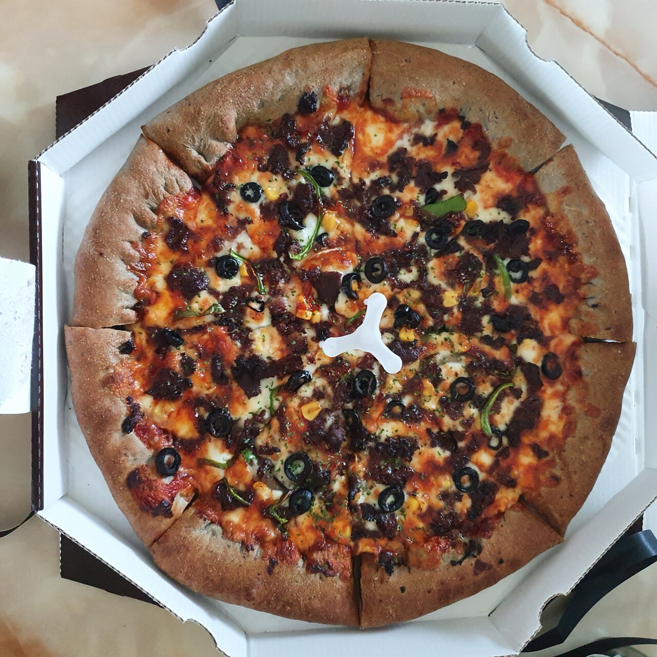 블라인드 | 블라블라: 13900원짜리 불고기피자 라지 사이즈 + 갈릭소스+파마산소스+콜라500ml